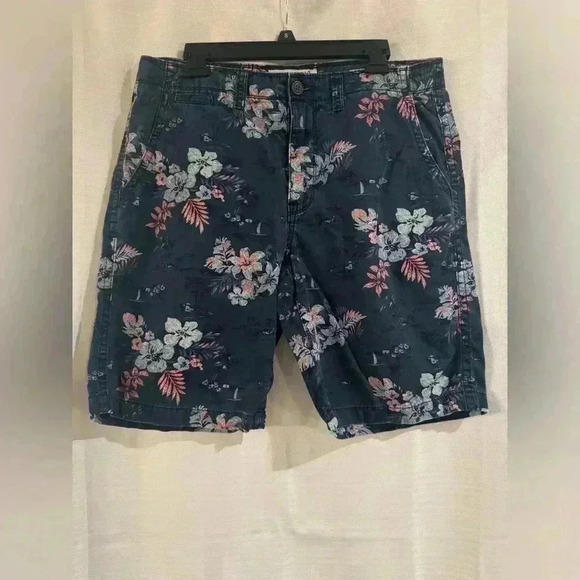 Men’s Blue Floral Arizona Shorts - Picture 1 of 6